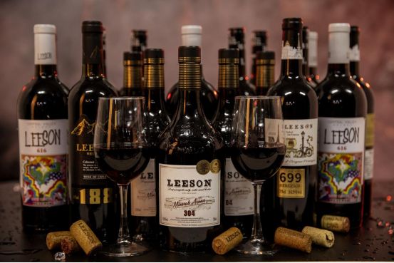 雷盛红酒品酒师告诉你，葡萄酒的单酿和混酿都有好酒