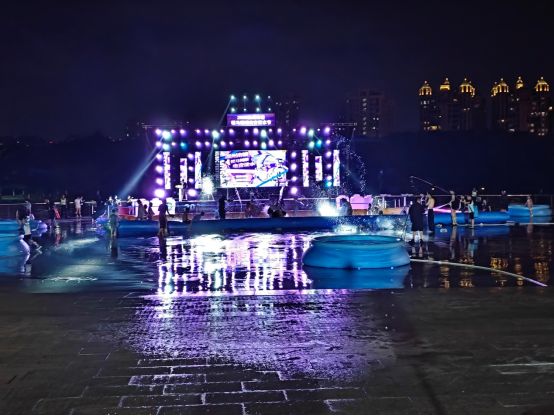 云仓酒庄以场景化体验独家冠名2025温州南塘锐马精酿电音泼水节